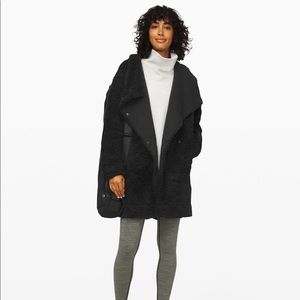 RARE!! Lululemon Warmth Restore Sherpa Wrap Black Size Small NWOT